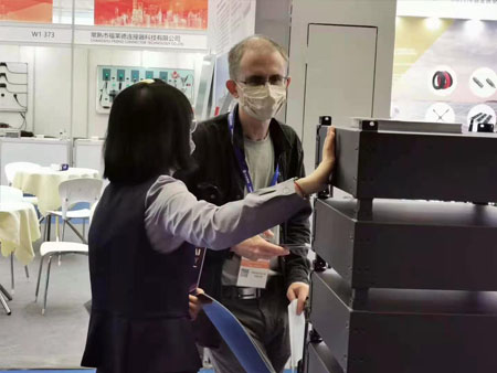 Exhibition Style (2)